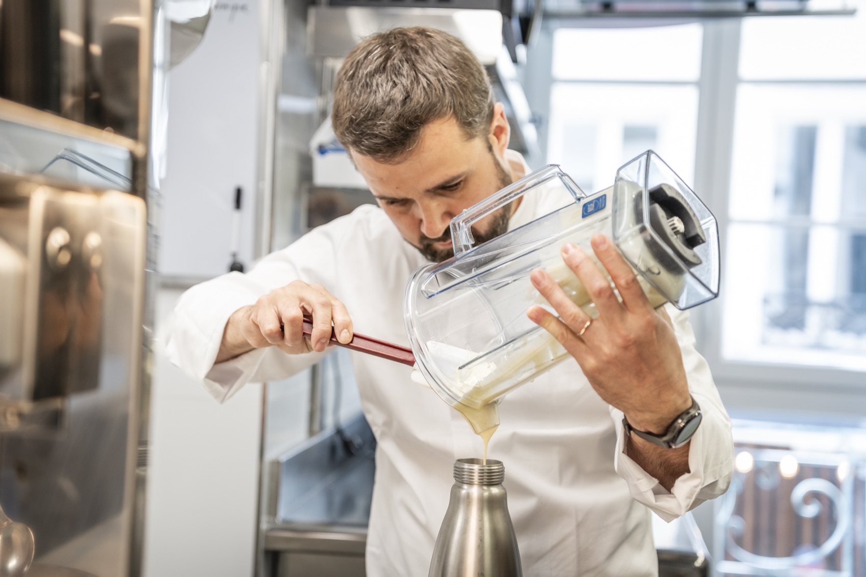 Le chef Loïc Dantec en cuisine