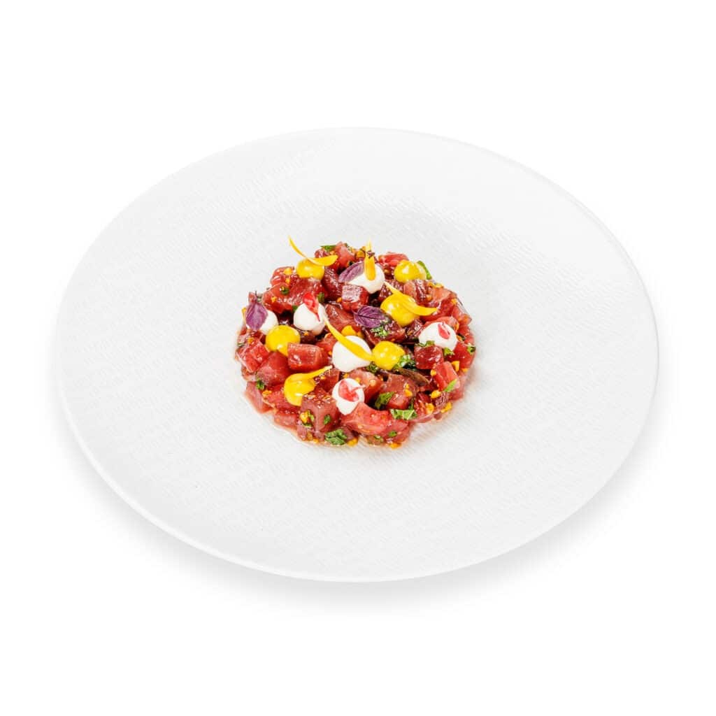 Tartare de Thon Maturé Relevé à la Menthe, Pistaches Torréfiées, Yaourt Grec Fumé