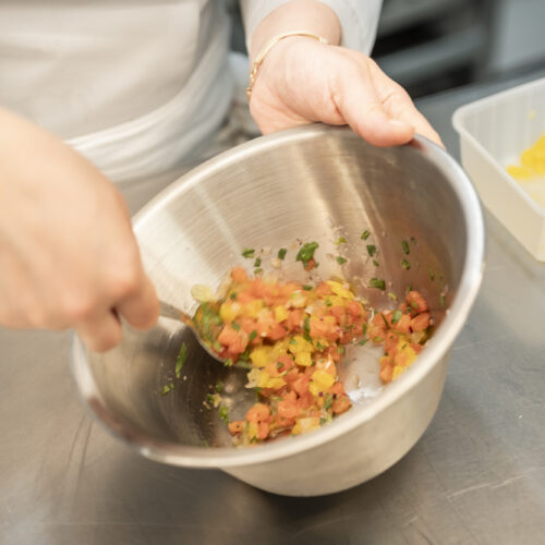 Tartare de Thon Maturé Relevé à la Menthe, Pistaches Torréfiées, Yaourt Grec Fumé